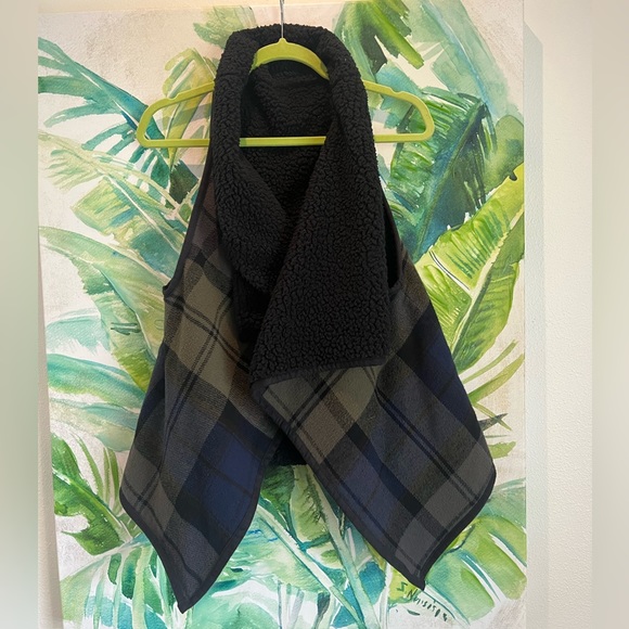 Reversible Draped Vest - Picture 2 of 10